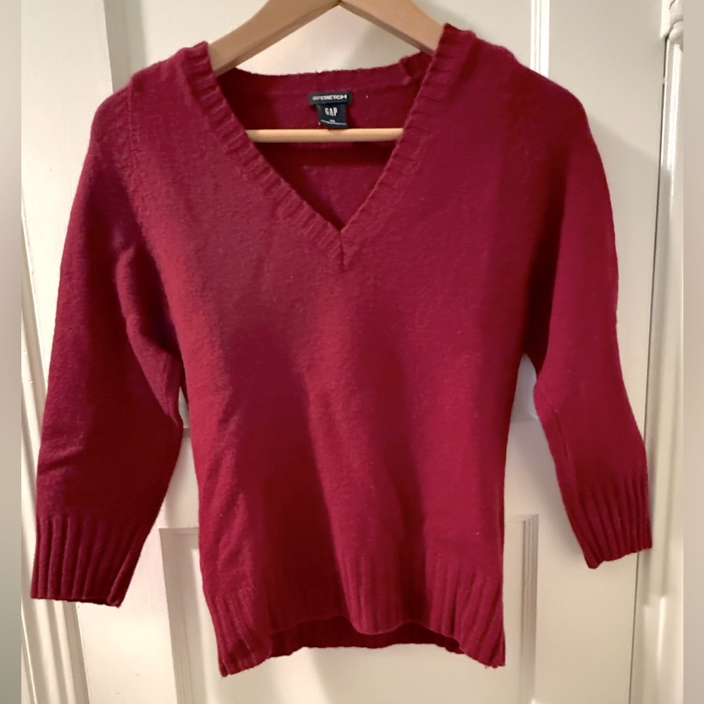 Vintage 2003 GAP Women's V-Neck Wool Sweater - Deep Red